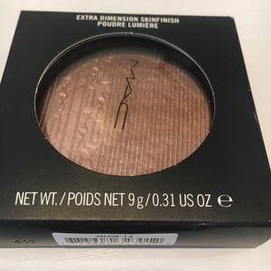 MAC Extra Dimension Skinfinish